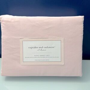 NWT Cupcakes and Cashmere King Sheets